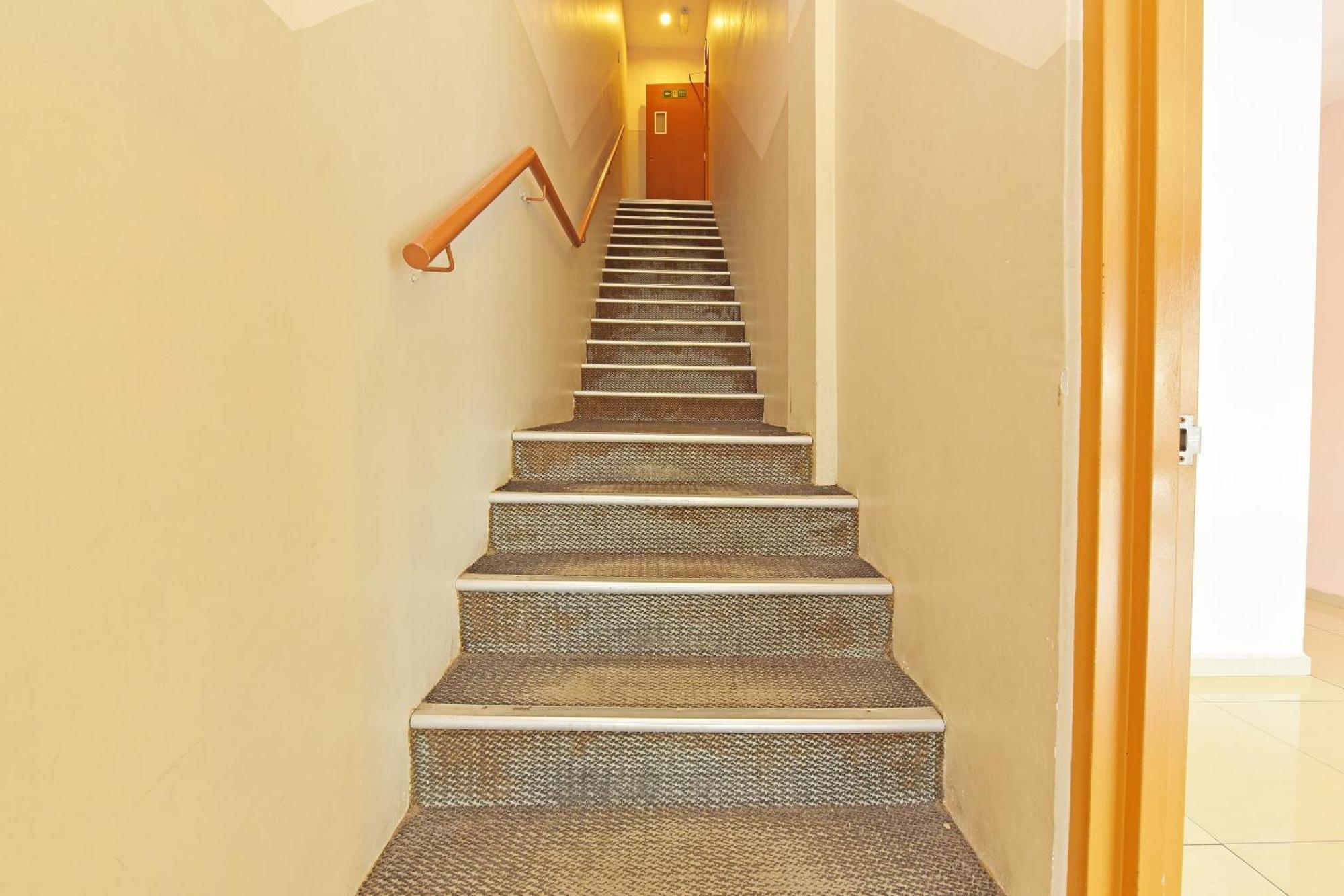 Oyo 582 Hotel Walk Inn Kampong Pasir Puteh  Eksteriør billede